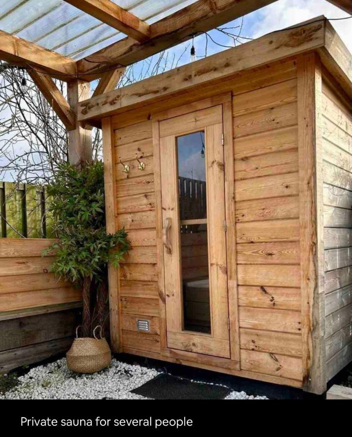Wellness Bungalow With Jacuzzi &Sauna&Private Garden Near Amsterdam Vijfhuizen Экстерьер фото