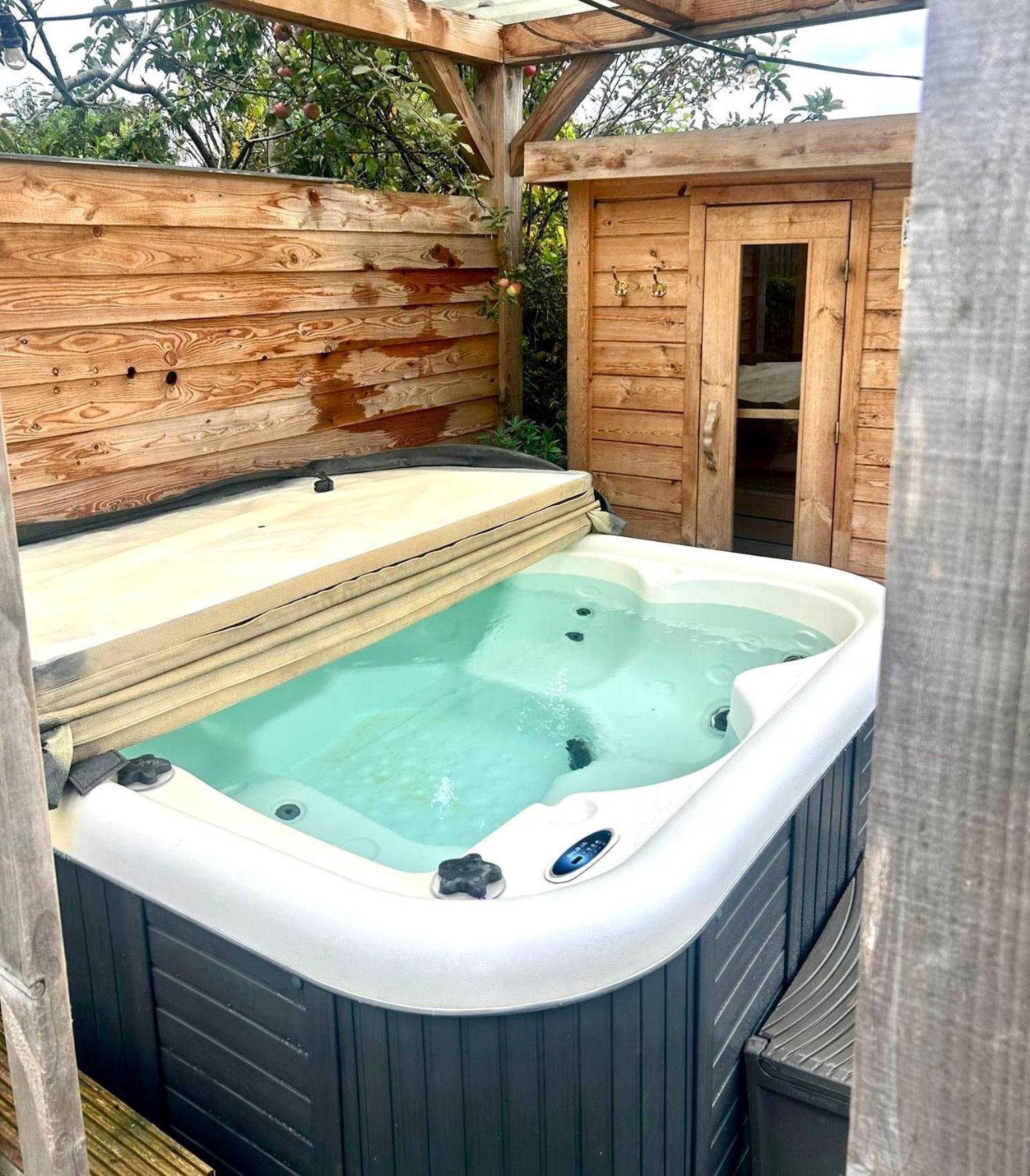 Wellness Bungalow With Jacuzzi &Sauna&Private Garden Near Amsterdam Vijfhuizen Экстерьер фото